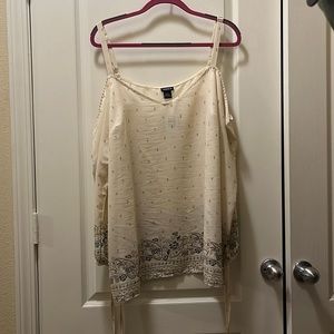 Adorable cold shoulder blouse!! Torrid size 2! New with tags!!